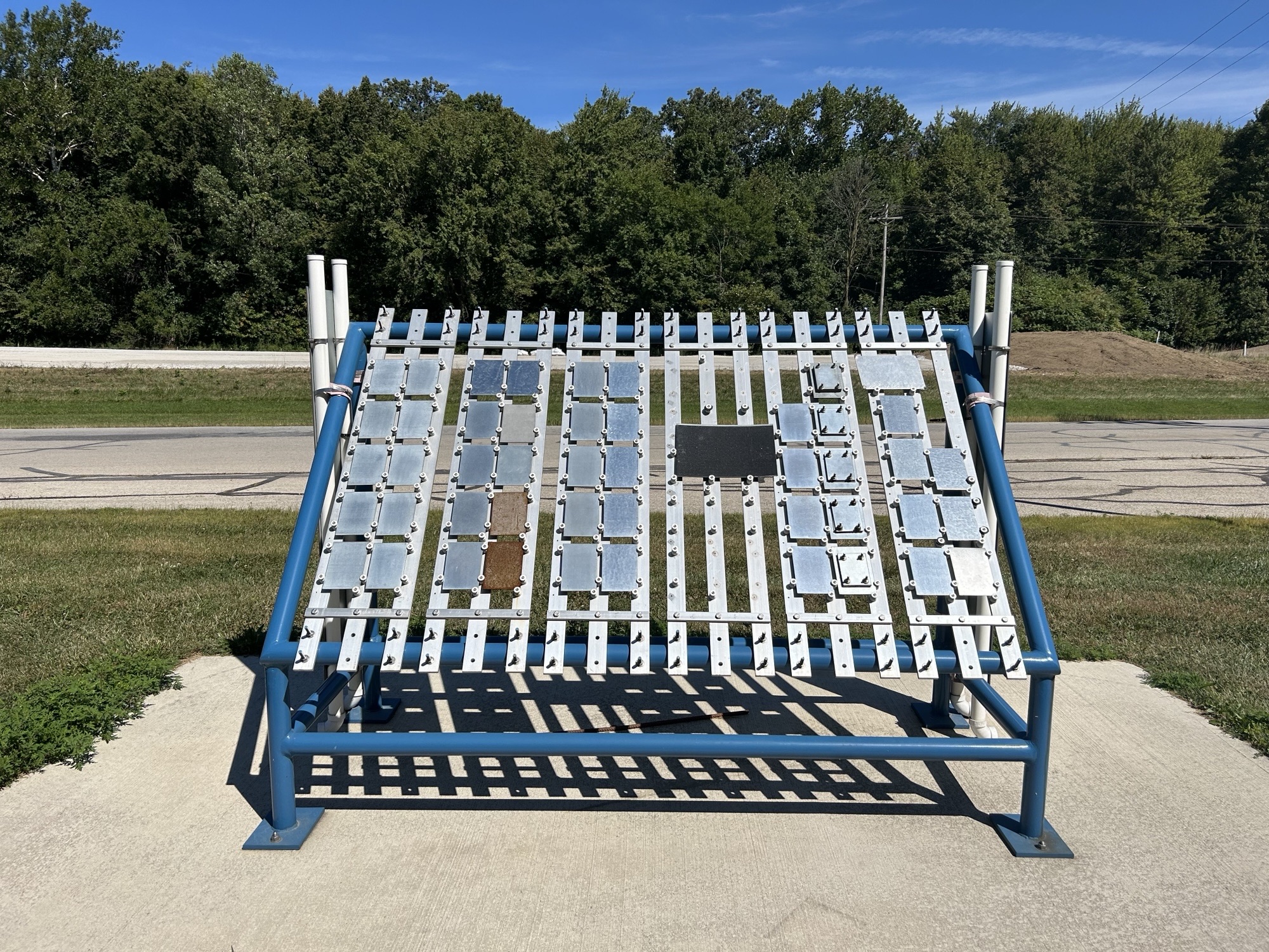 The samples of coated steel locked on the exposure station, in the direct sunlight.