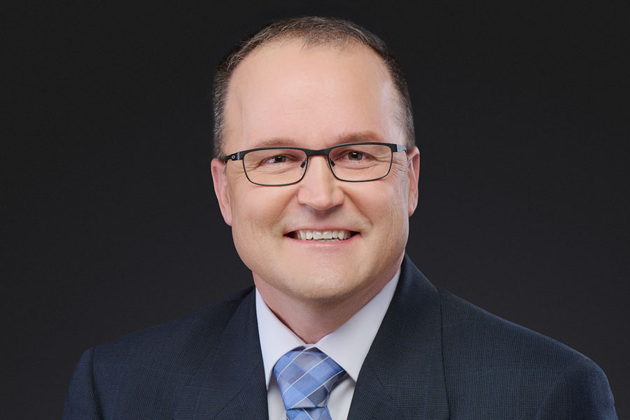 Headshot of Steve Witt, Worthington Steel corporate controller.